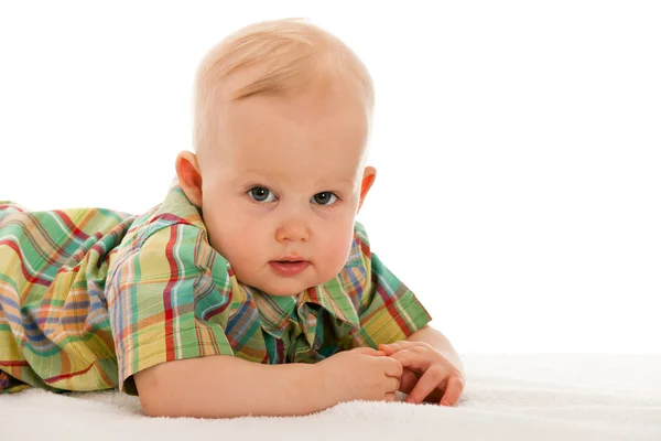 Мальчик на одеяле — стоковое фото