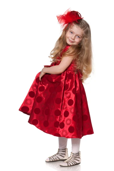 Vrij klein meisje in het rood — Stockfoto