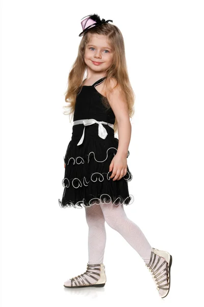 Malá módní dívka v černém — Stock fotografie
