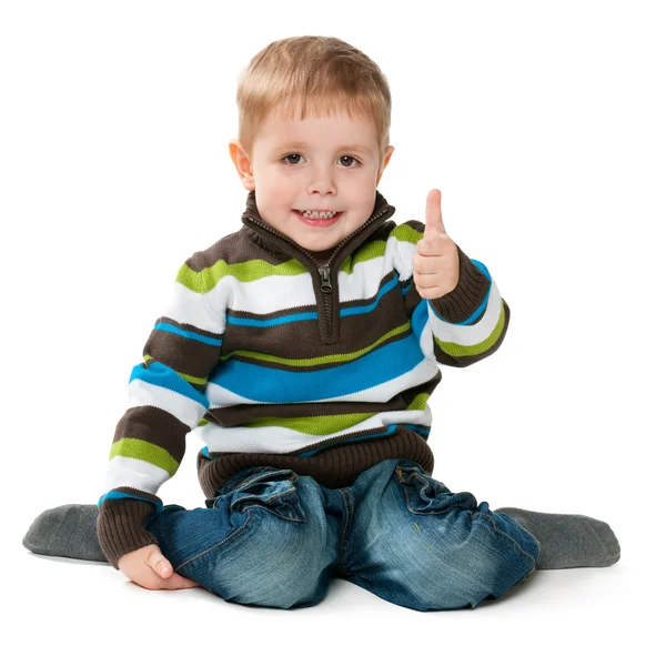 Счастливый маленький мальчик держит большой палец вверх — стоковое фото