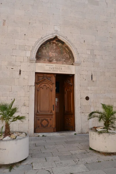 Porta da igreja de Sibenik — Fotografia de Stock