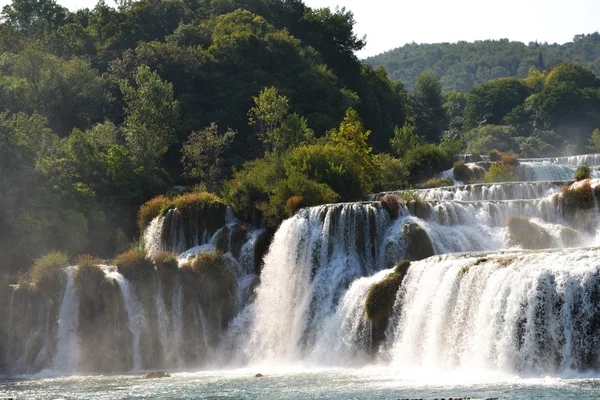 Прекрасные водопады Крки Шибеника — стоковое фото