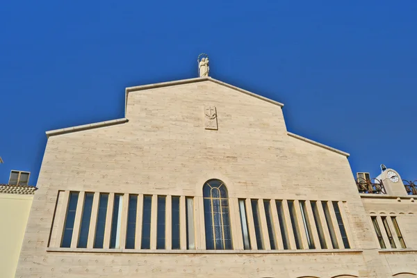 Neue Kirche von Pietrelcina — Stockfoto