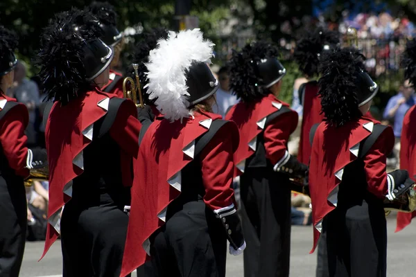 Marching band op vierde van juli in washington dc. — Stockfoto