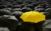 žlutý deštník