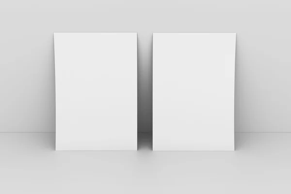 Порожній папір на білій стіні — стокове фото