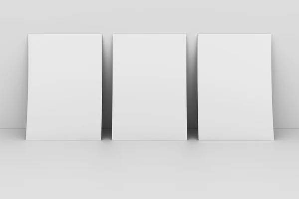 Papel em branco contra parede branca — Fotografia de Stock