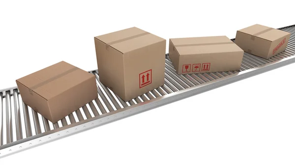 Kartonnen dozen op transportband — Stockfoto