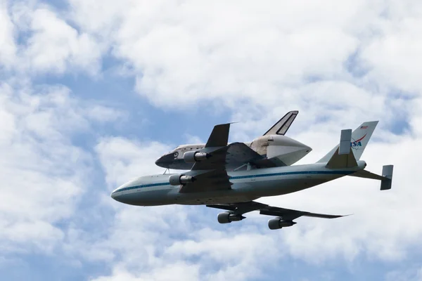 stock image Space shuttle Discovery, mounted on the Shuttle Carrier Aircraft