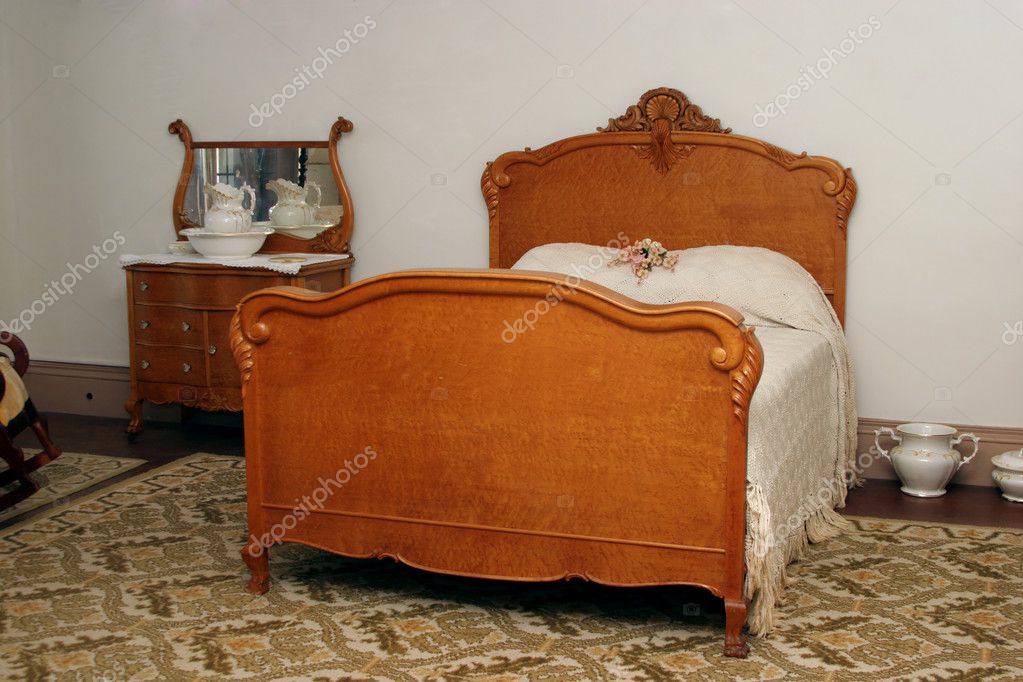antikes Schlafzimmer — Stockfoto © AlienCat #8285998 antikes Schlafzimmer — Stockfoto © AlienCat #8285998