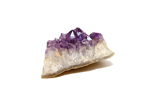白色背景的紫水晶 — 图库照片