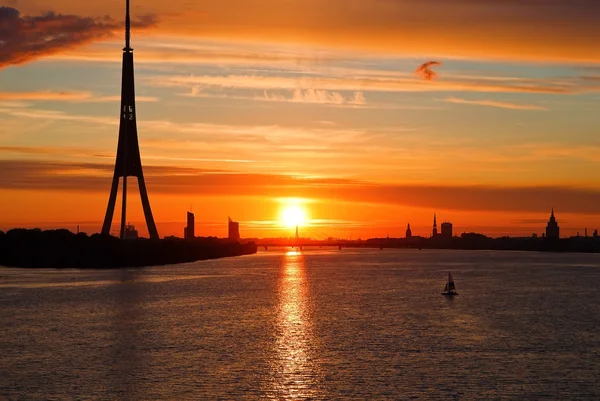 Sunset ower Riga ciudad — Foto de Stock
