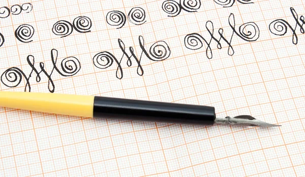 Kalligrafie pen en werk — Stockfoto