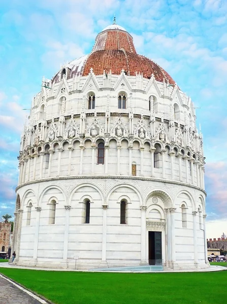 Baptisterio en Piazza del Duomo —  Fotos de Stock