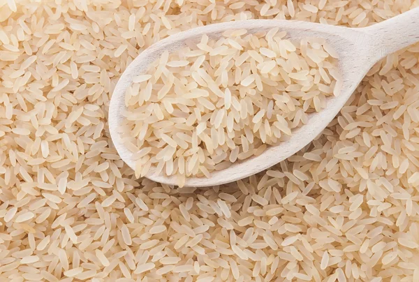 Pirinç dolu kaşık — Stok fotoğraf