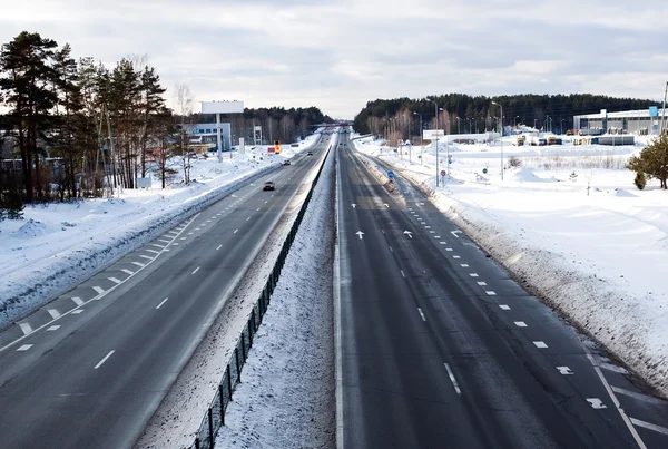 Snelweg in de winter in Oost-Europa — Stockfoto