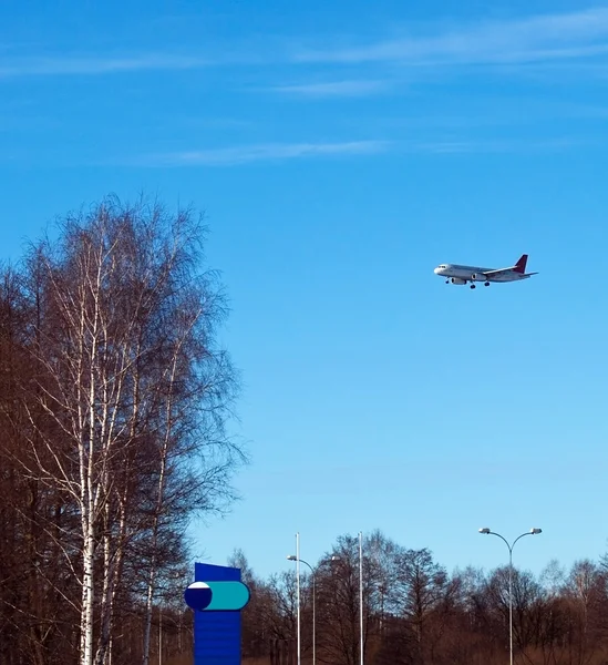Letadlo přistání na letiště — Stock fotografie