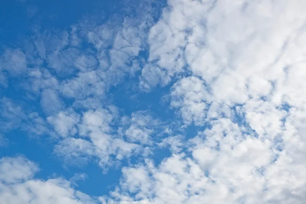 Облачное небо — стоковое фото