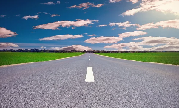 Strada in campo — Foto Stock