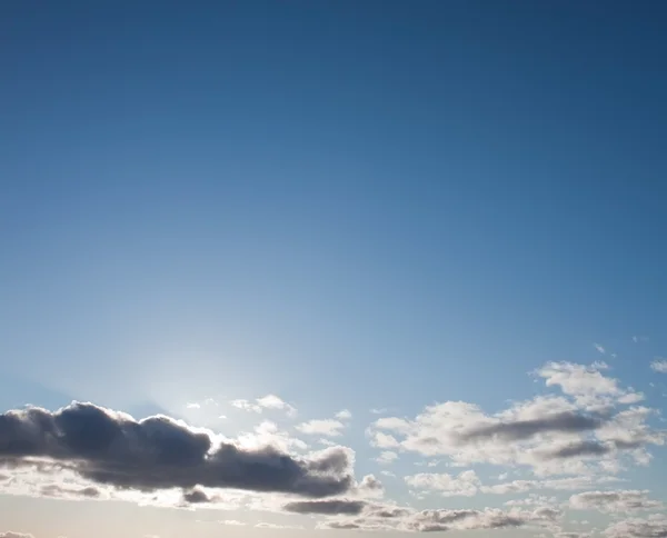 Güneş altında bulut — Stok fotoğraf