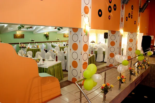 Intérieur décoré de façon festive du restaurant — Photo
