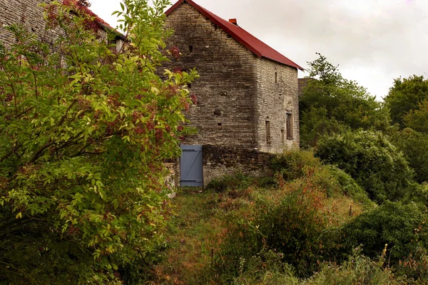 老村的房子，cruzy-le-法国勃艮第法国. — 图库照片