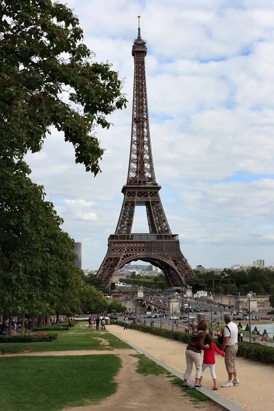 Париж - Эйфелева башня — стоковое фото
