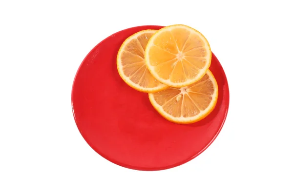 Három szelet narancs elszigetelt fehér piros tányéron — Stock Fotó