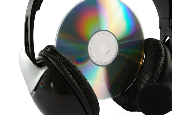 Sluchátka a cd izolovaných na bílém pozadí — Stock fotografie