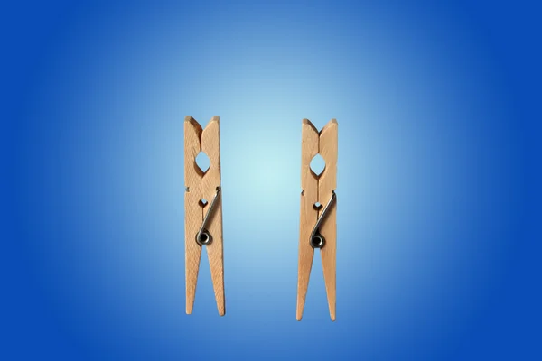 Close up van houten kleren pinnen — Stockfoto