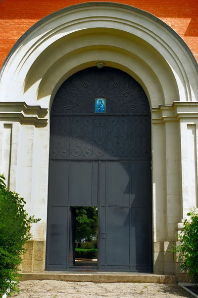 Entrada para o mosteiro Chitcani. Moldávia . — Fotografia de Stock