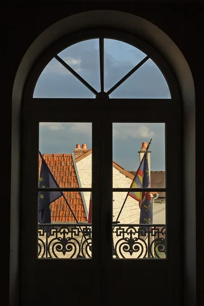 法国小镇的街道的窗口. — 图库照片