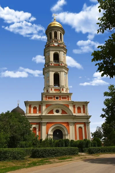 Turnul clopotniţă al mănăstirii. Chiţcani . — Fotografie, imagine de stoc