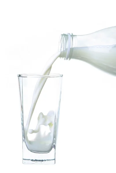 Milch in der Flasche — Stockfoto