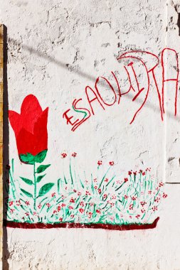 essaouira içinde beyaz duvar grafiti