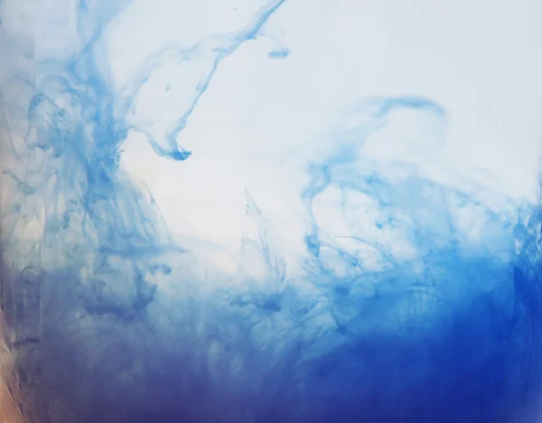Чернила в воде на белом фоне Лицензионные Стоковые Фото