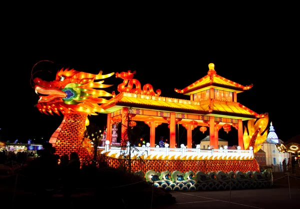Lanterna de barco dragão chinês — Fotografia de Stock