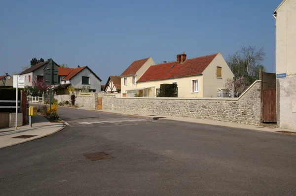 Francia, el pueblo de Drocourt en Ile de France — Foto de Stock
