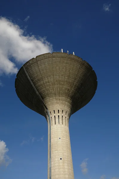 Vattentornet i les mureaux i Frankrike — Stockfoto