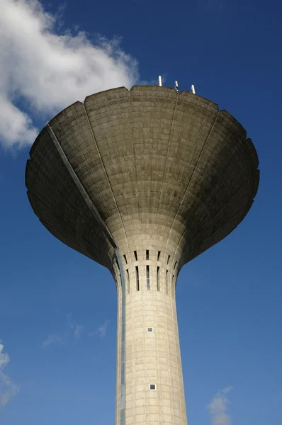 Vattentornet i les mureaux i Frankrike — Stockfoto