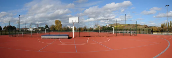 Francia, Yvelines, un campo de deportes en Les Mureaux — Foto de Stock