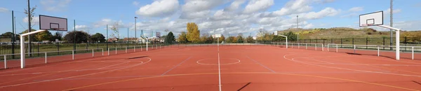 Francia, Yvelines, un campo de deportes en Les Mureaux —  Fotos de Stock