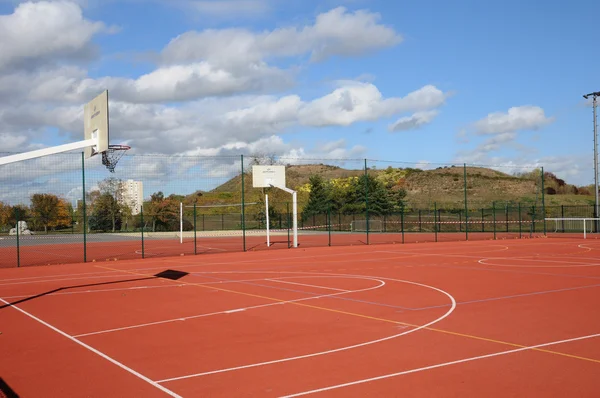 Franța, Yvelines, un teren sportiv în Les Mureaux — Fotografie, imagine de stoc
