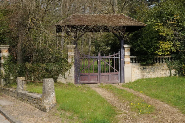 Francia, una vieja puerta en Yveline — Foto de Stock