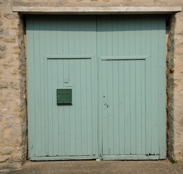 Verde puerta vieja — Foto de Stock