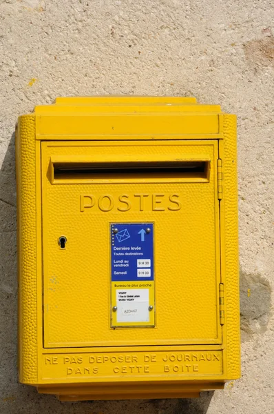 Поштова скринька на стіні — стокове фото