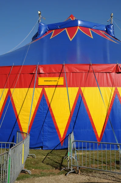 Francia, una colorida carpa de circo —  Fotos de Stock