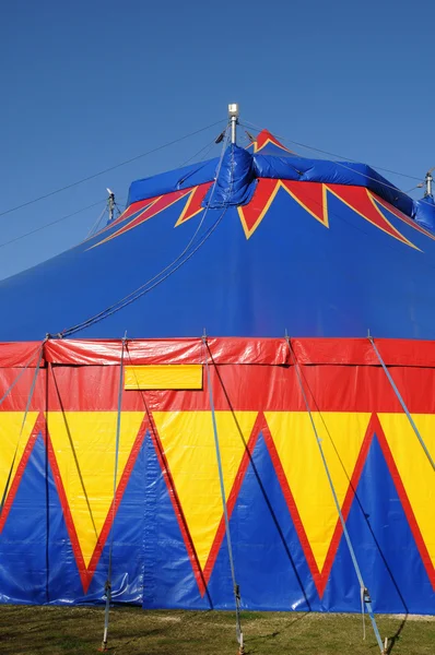 França, uma tenda de circo colorido — Fotografia de Stock