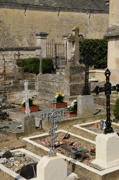 法国，公墓的 Guiry en Vexin 在 Val d?瓦兹 — 图库照片
