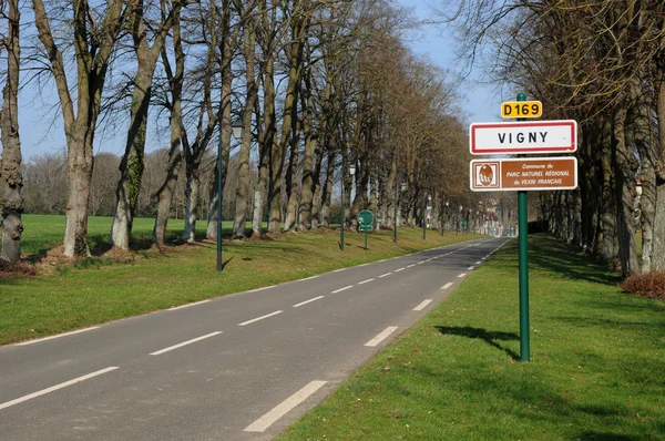 Vigny, un camino rural en Val d Oise — Foto de Stock